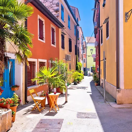 Apartman In Novigrad Mit Privatem Parkplatz By Interhome