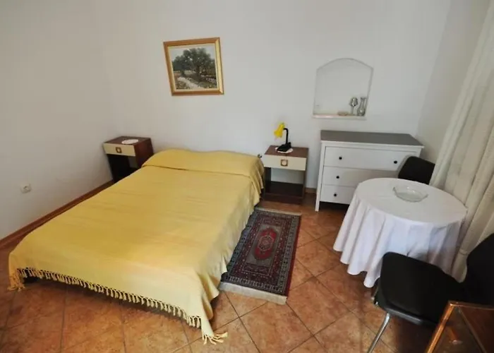 In Novigrad Mit Privatem Parkplatz By Interhome * Novigrad Istria