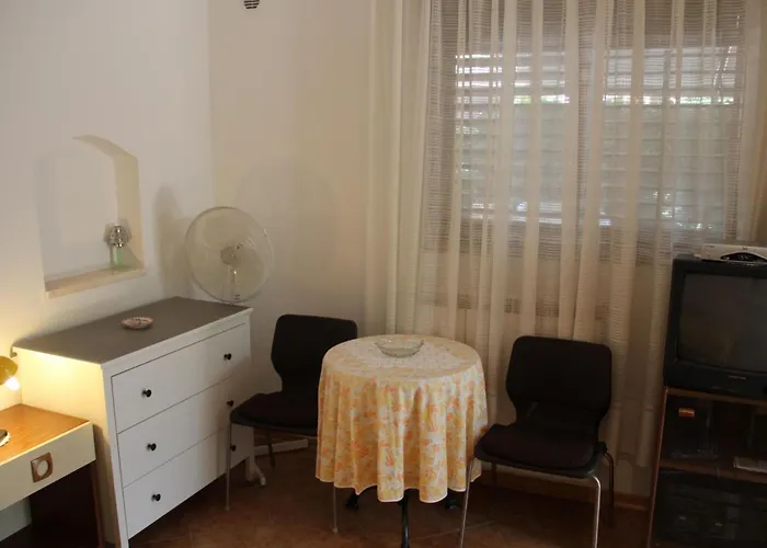 In Novigrad Mit Privatem Parkplatz By Interhome *