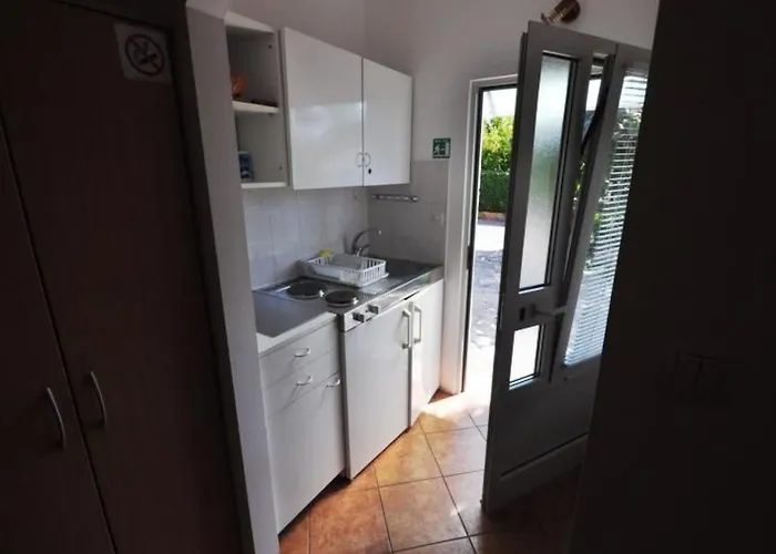 In Novigrad Mit Privatem Parkplatz By Interhome Novigrad Istria