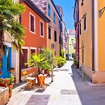 Appartement In Novigrad Mit Privatem Parkplatz By Interhome