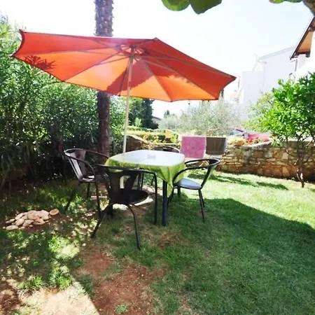 In Novigrad Mit Privatem Parkplatz By Interhome Appartement *