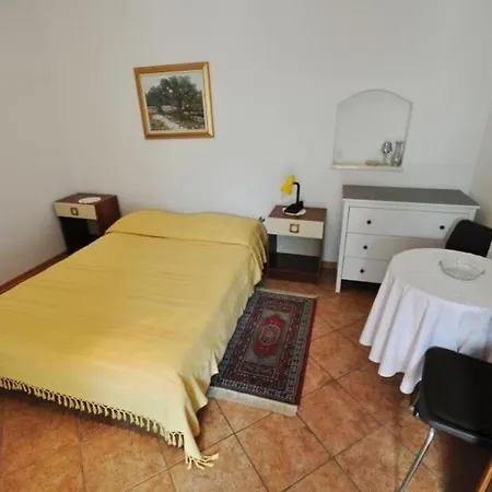 In Novigrad Mit Privatem Parkplatz By Interhome * Novigrad Istria