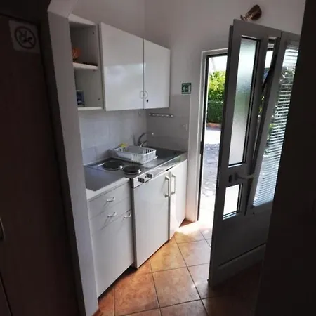 In Novigrad Mit Privatem Parkplatz By Interhome Novigrad Istria